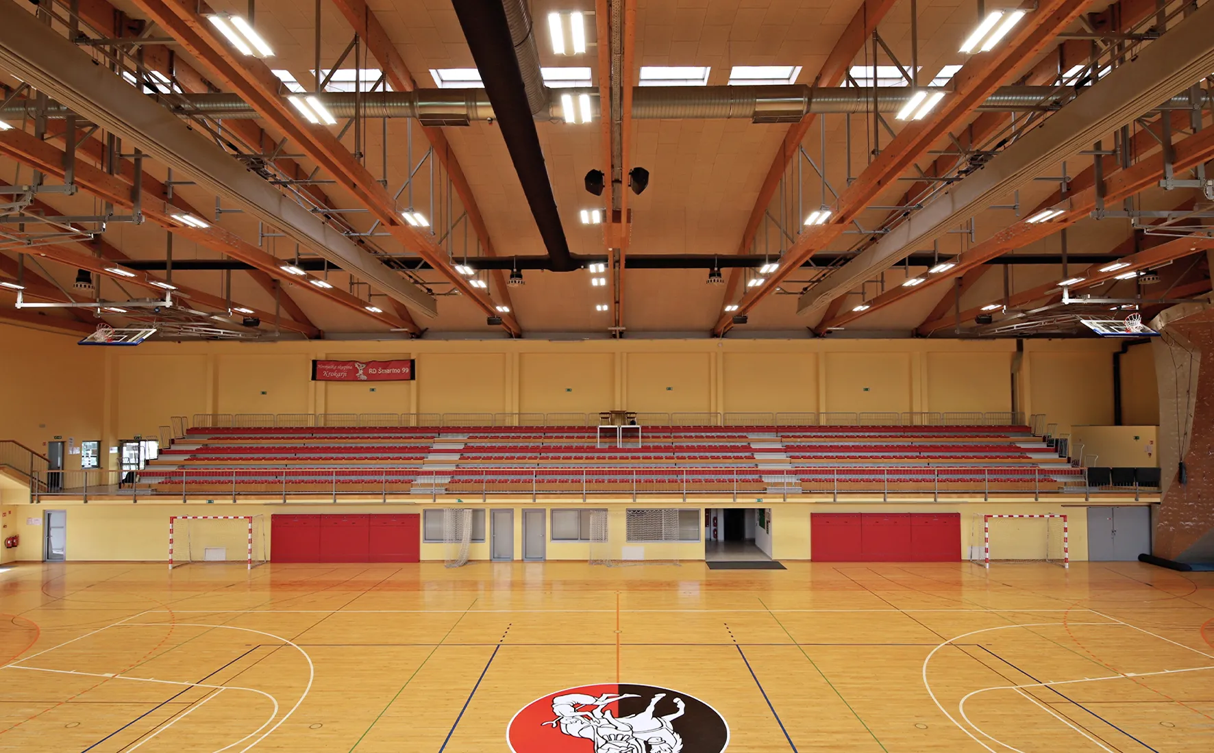 Naslovna slika - Športna dvorana Pungrt