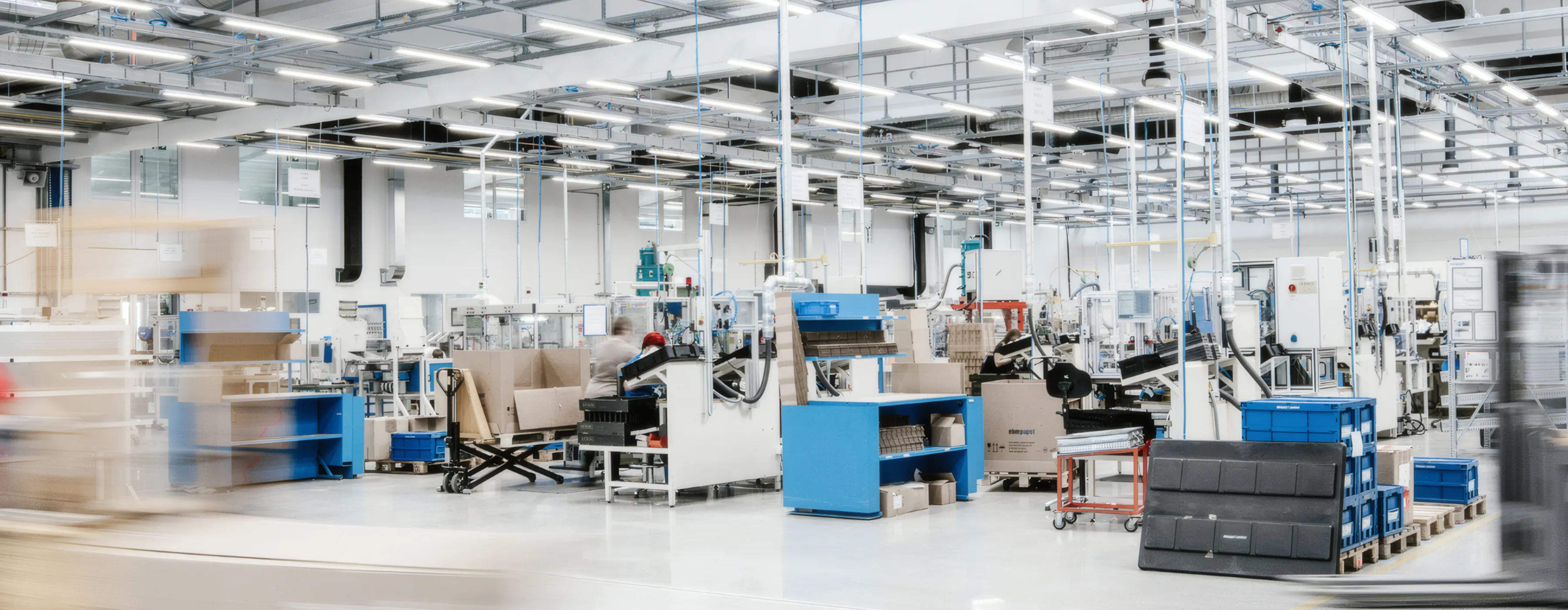 Več kot svetloba:investicija v varnost, učinkovitost in prihranke.